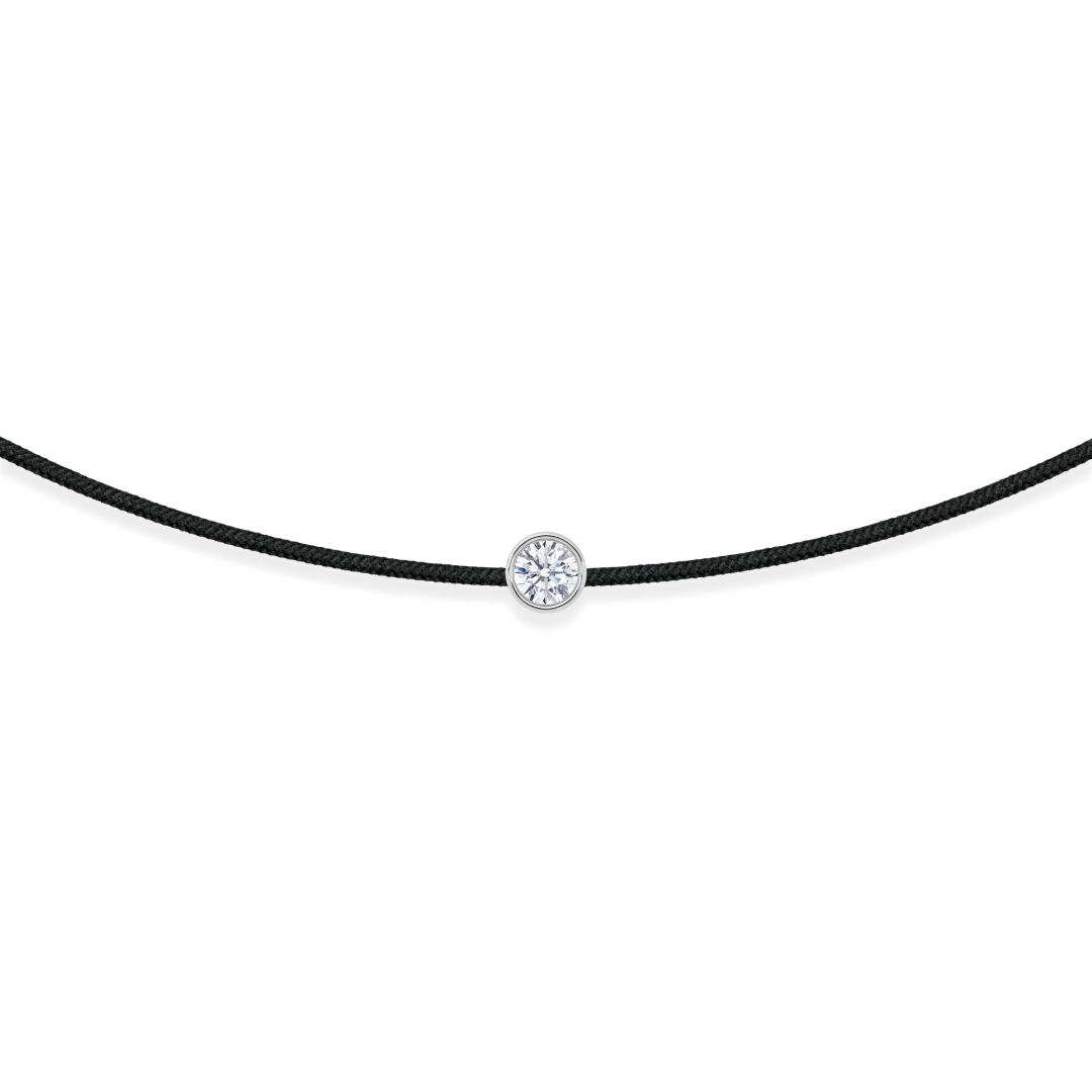 Juoda siūlo apyrankė su balto aukso pakabuku ir 0.11 ct deimantu