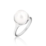 Pearl ring in gold