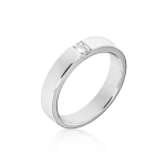 Diamond ring in gold
