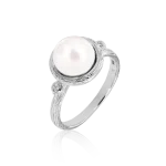 Pearl and diamond ring in gold