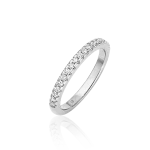 Diamond ring in gold
